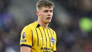 记者：罗马深入商谈租借布莱顿前锋埃文-弗格森，含选择买断条款