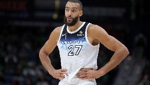 leyu乐鱼体育手机官网入口-仅是数据漂亮！戈贝尔12中8得16分16板3助 被追着打作用不大