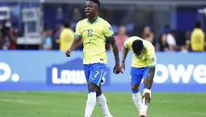 维尼修斯：必须重新思考所做的一切，我们在努力寻找比赛方式